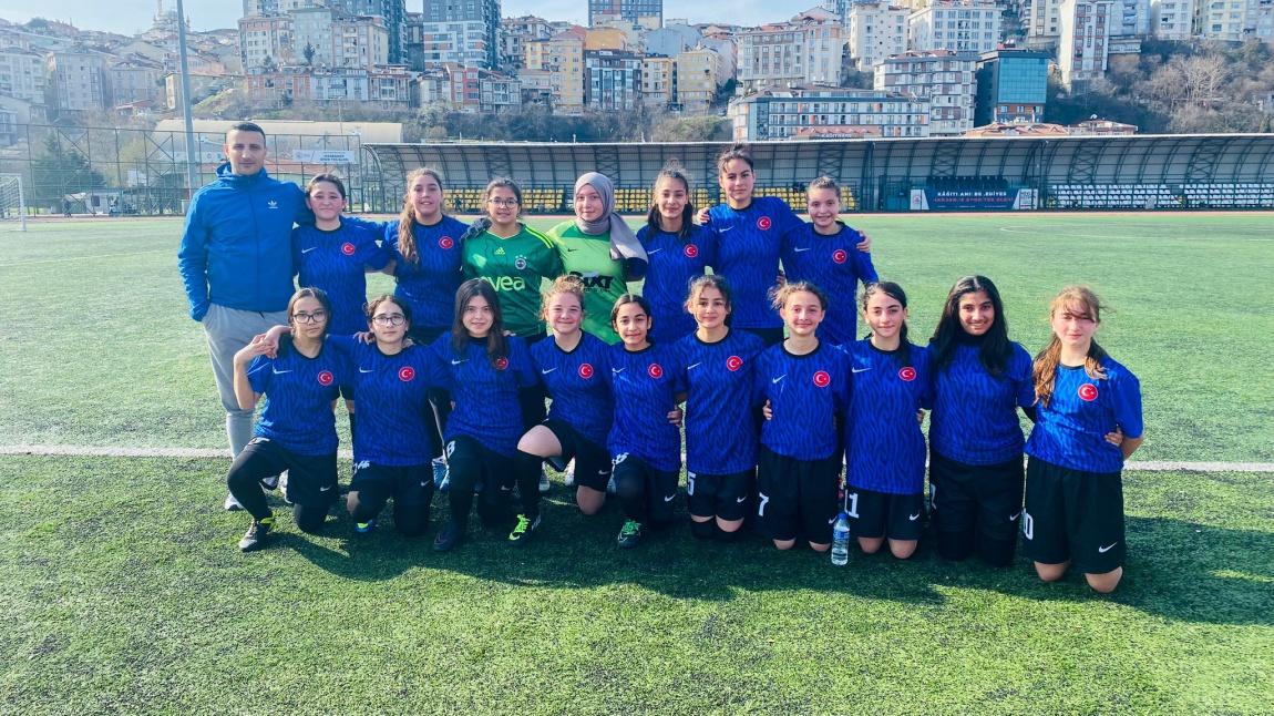 Kız Futbol Takımımız Rakipleri Darüşşafakayı 4-1 Yendi.