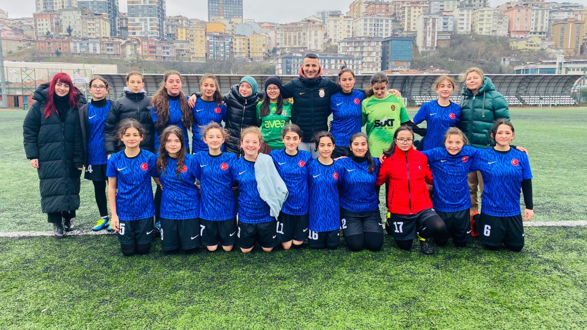 Kız Futbol Takımımız Rakiplerini 2-1 Yendi.